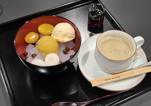 天草100%の寒天を使用したあんみつ<br/>秋バージョンにはさつま芋餡と栗が添えられています