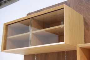 ガラス引き戸シェルフ